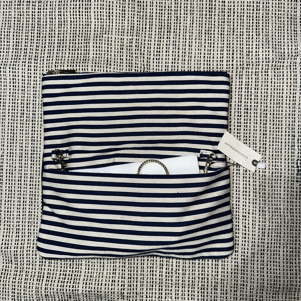 Deux Lux Elsa Fold Over Cross Body Purse Handbag‎ Navy White NWT